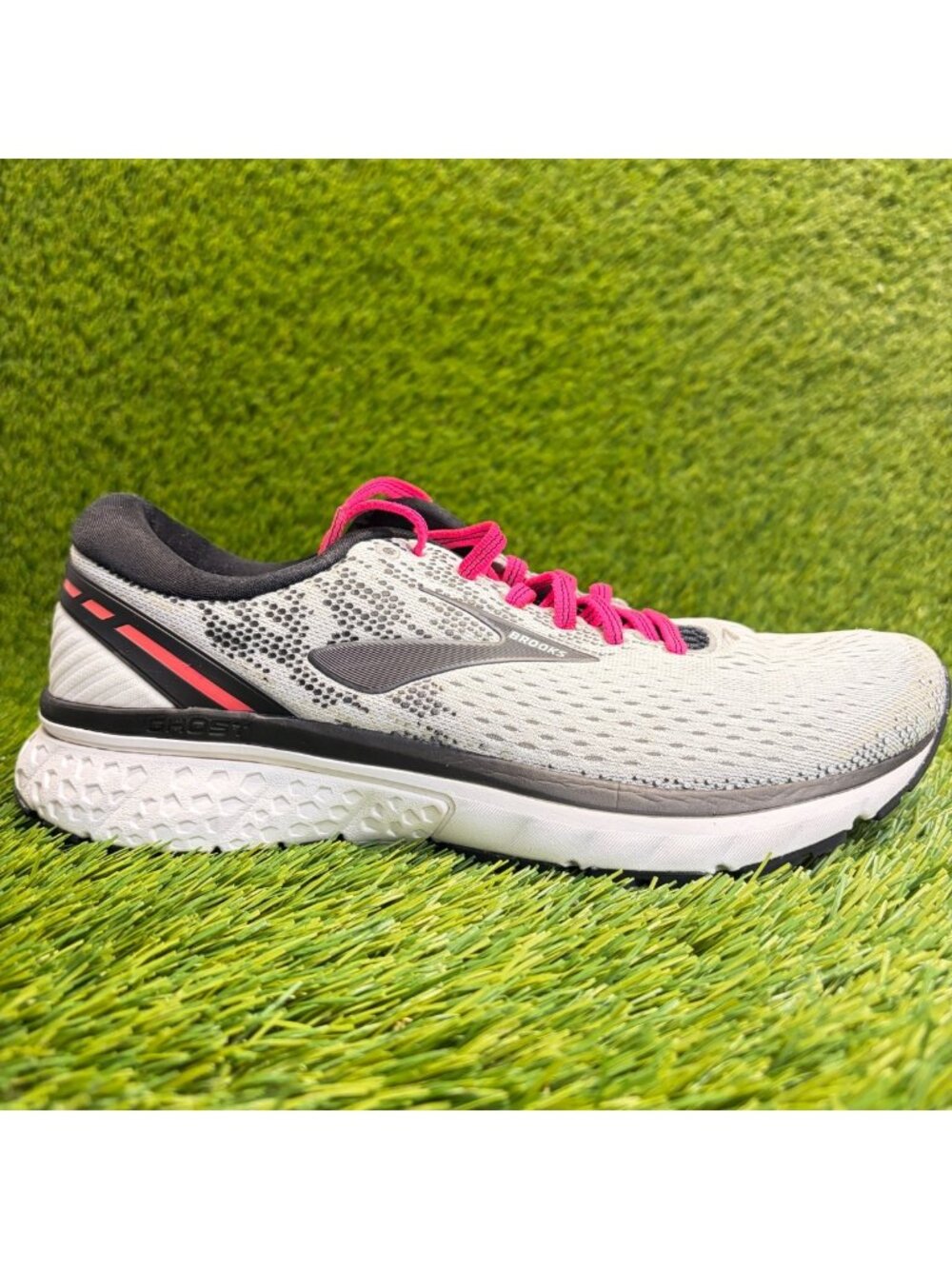 Brooks Ghost 11 Womens Size 8.5 White Gray Black Athletic Running Shoes Sneakers